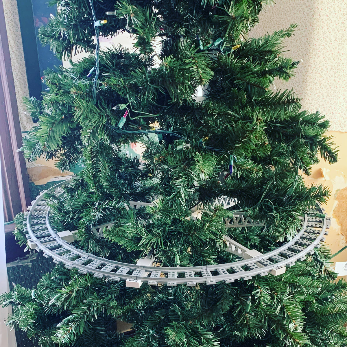 Christmas Tree Train Track Bracket - Lego Track